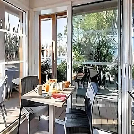 Western Le Port فندق آركاشو